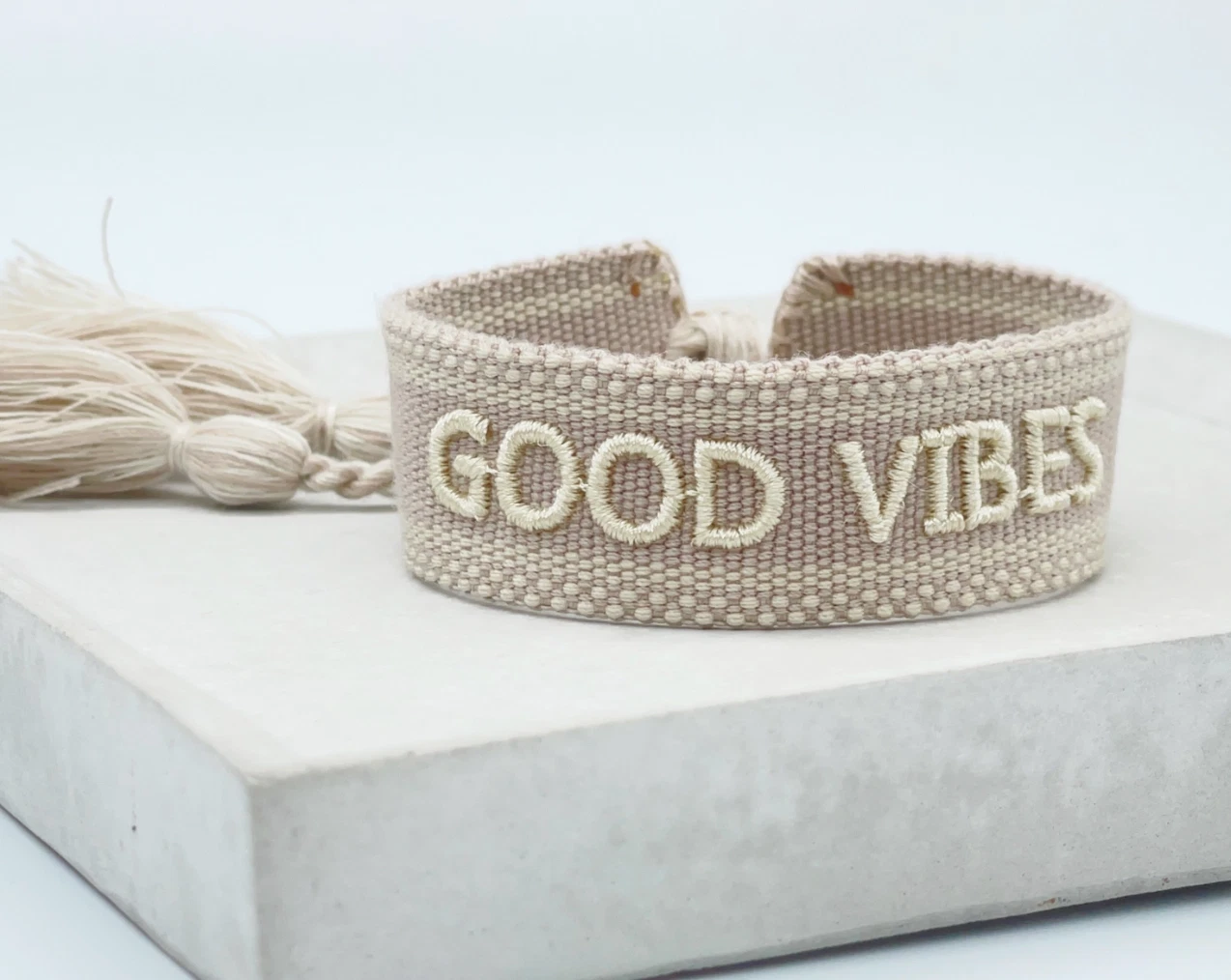 GOOD VIBES Statement Armband gewebt, bestickt, handgefertigt Parsley & Pepper