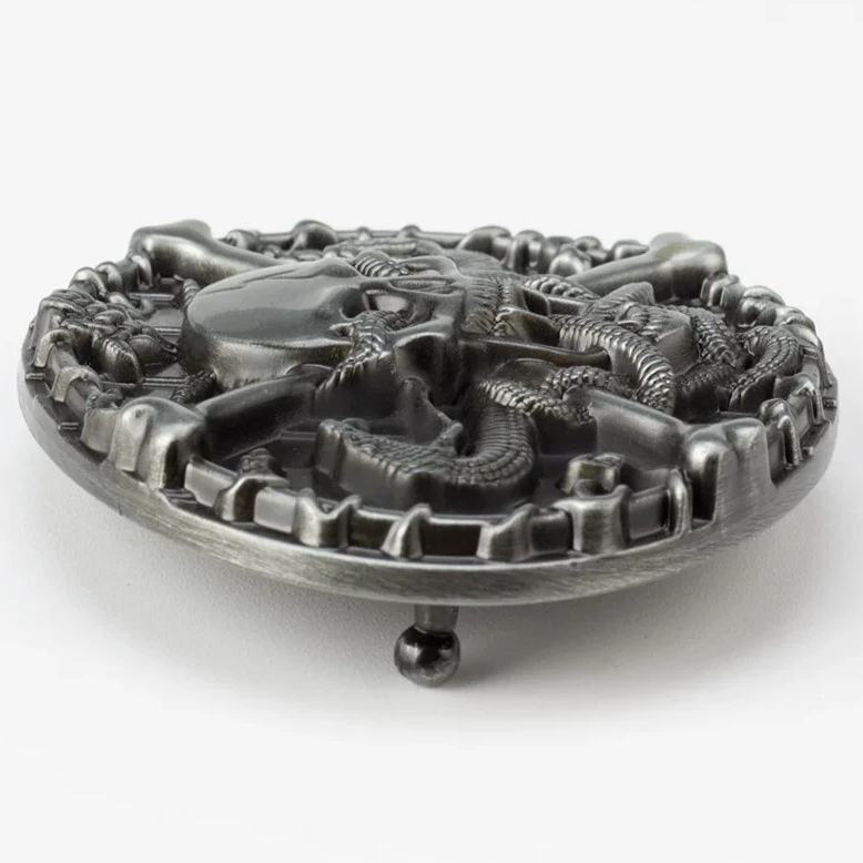 Gürtelschnalle Totenkopf mit Schlangen und Rosen-Akzent für Gürtel bis 4 cm Breite