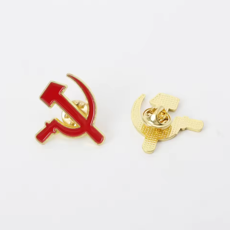 Motiv-Anstecker „Hammer und Sichel“ – Klassisches Symbol in Gold-Rot