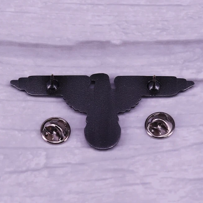 Goldener Adler-Pin mit DDR-Staatswappen – NVA Ostalgie Emblem