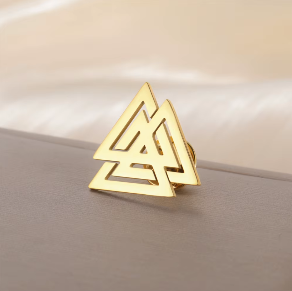 Pin „Valknut – Wotansknoten“ – Nordisches Symbol in Gold-Optik