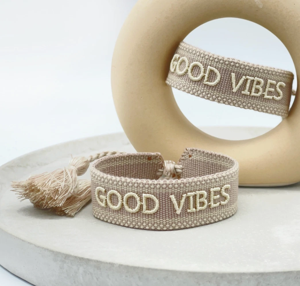 GOOD VIBES Statement Armband gewebt, bestickt, handgefertigt Parsley & Pepper